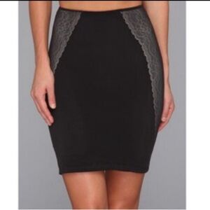 Assets by Spanx Red Hot Label Luxe and Lean Half Slip size M